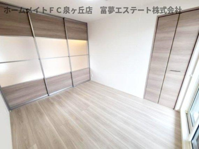 【洋室】 | パサログランデ羽衣 | リビングと洋室の戸を閉めたとき