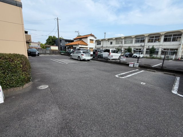 エントピアタウンころもの駐車場