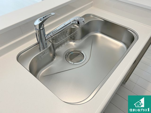 堺市南区高倉台　新築一戸建ての設備|浄水器を内蔵！炊飯時、お茶を作る時に安心してお水を使えます！お湯と冷水、浄水と原水、シャワーの切替えもワンタッチです！