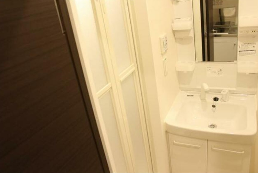 クレイノ春日の洗面所