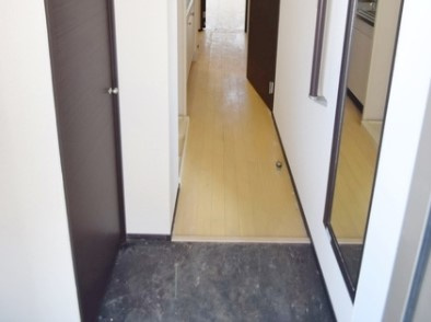 クレイノ春日の玄関