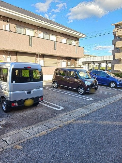 コロレ・アンジュの駐車場