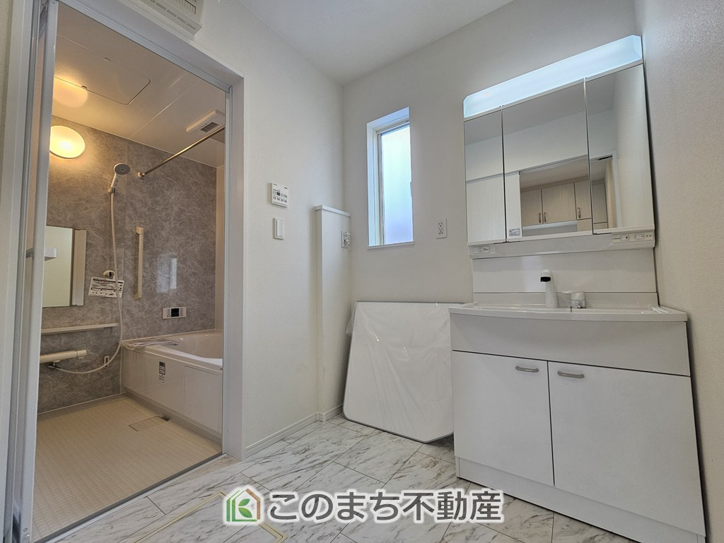 ハートフルタウン宇都宮市今泉町2541番の洗面所|シャンプードレッサーで朝の身支度♪伸びるホースでお掃除も簡単清潔です！