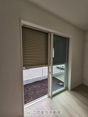 ハートフルタウン宇都宮市今泉町2541番の設備|1階掃出し窓はシャッター雨戸で防犯性アップ♪
