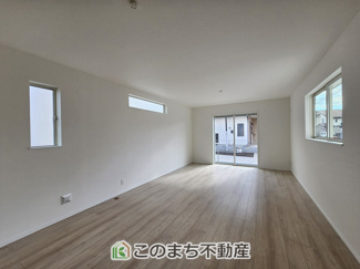 【設備】 | ハートフルタウン宇都宮市今泉町2541番　C号棟 | 大きな窓で明るいリビングです！家具を置いても十分なゆとりがございます☆