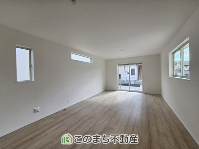 【設備】 | ハートフルタウン宇都宮市今泉町2541番　C号棟 | 大きな窓で明るいリビングです！家具を置いても十分なゆとりがございます☆