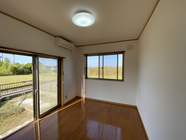 白子町剃金貸家の洋室