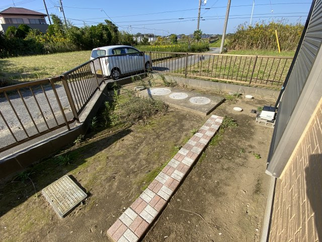 白子町剃金貸家の庭