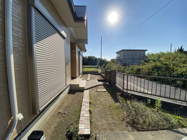 白子町剃金貸家の庭