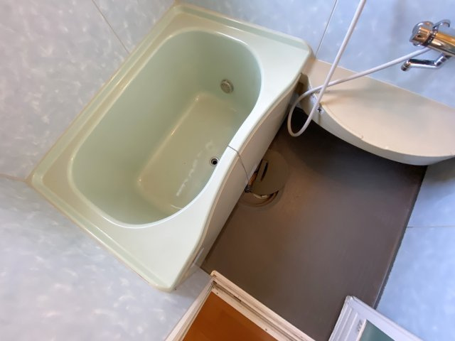 白子町剃金貸家の浴室