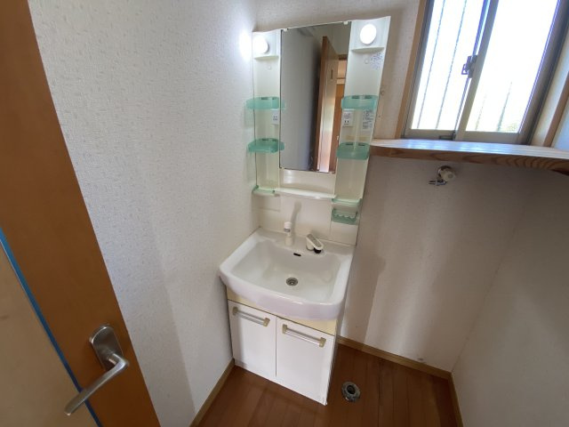 白子町剃金貸家の独立洗面台