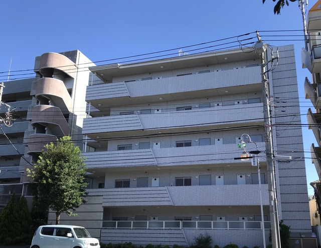 ロス・シンコ・ソラールの外観