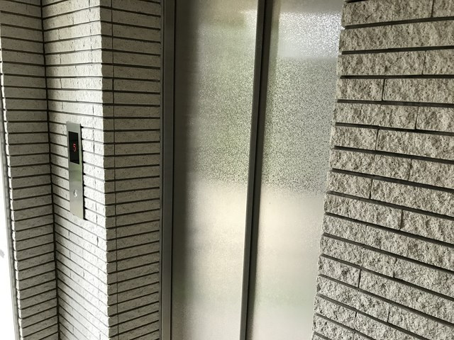 ロス・シンコ・ソラールの設備