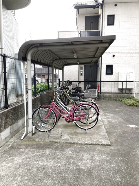 ロス・シンコ・ソラールのその他共用部分