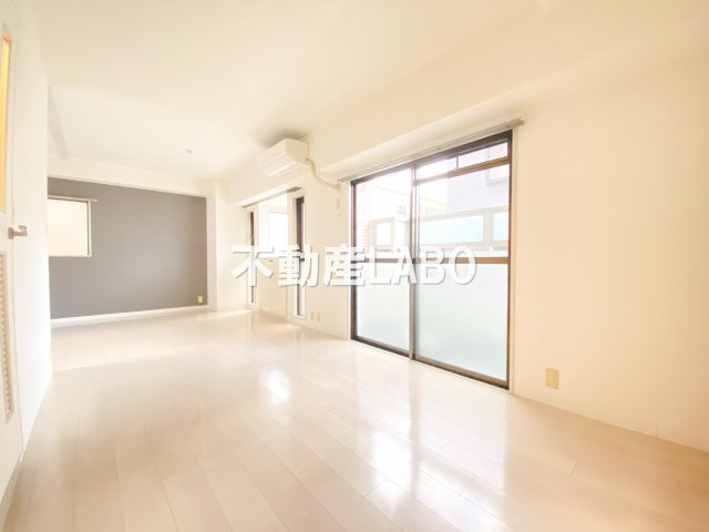 メロディハイム東帝塚山の居間・リビング