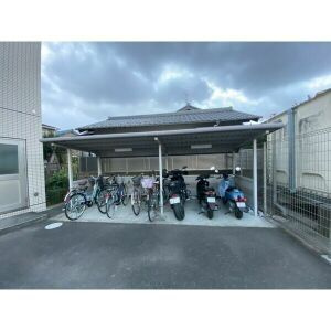 ダ・ヴィンチコートの駐車場