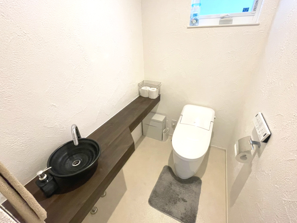 千田町2丁目　戸建住宅のトイレ|1階のトイレです♪おしゃれな手洗いも付いてます♪