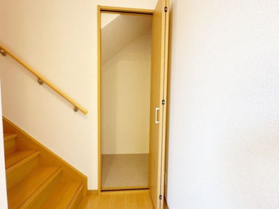 【収納】 | グランディパレス Ａ | 階段の下の収納