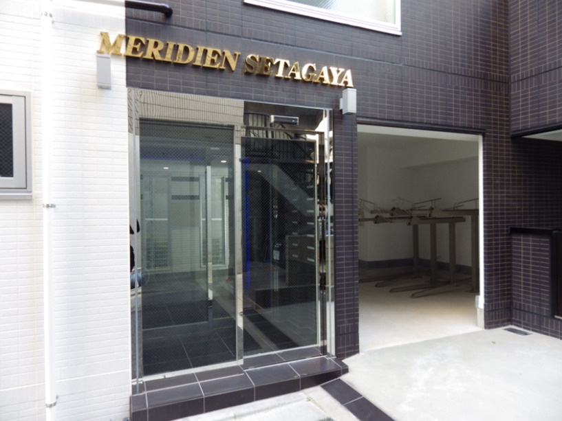 世田谷区世田谷３丁目の賃貸マンションのエントランス