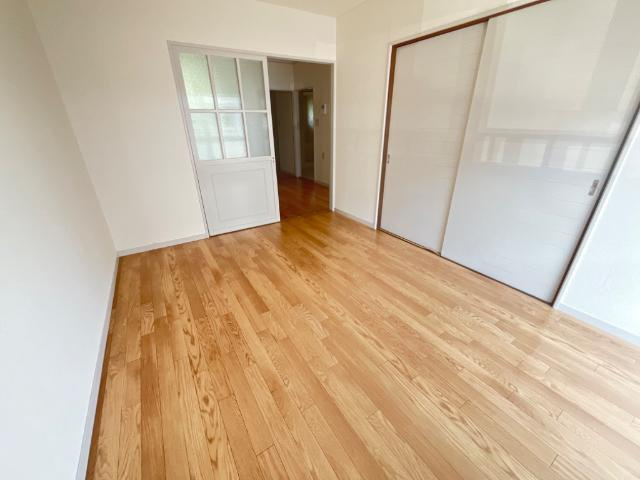 メゾンドジョイフルの居間・リビング|洋室