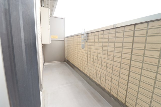 熊本市南区田井島３丁目のアパートのバルコニー