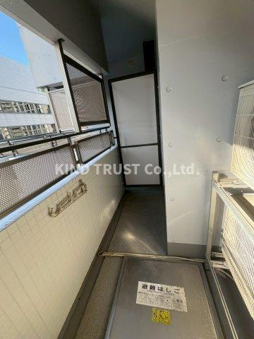 大阪市北区同心１丁目の賃貸マンションのバルコニー|外からの目が気にならないバルコニーで洗濯物が干せます