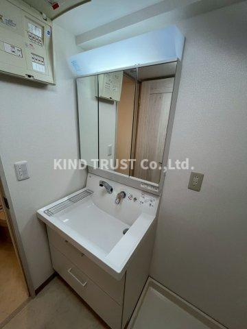 大阪市北区同心１丁目の賃貸マンションの洗面所|脱衣スペースもあります