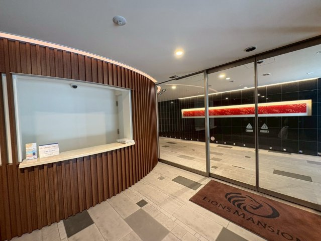 ３沿線利用可能でアクセス良好◆ウォークインクローゼット有◆ライオンズ鴨川二条ロイヤルグレイドのエントランス|エントランス