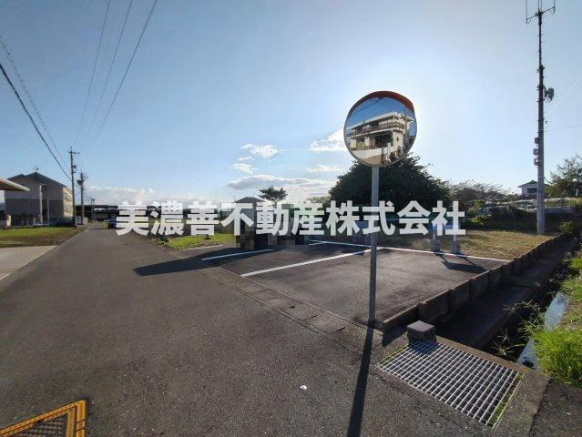 ６０１３９　岐阜市柳津町上佐波西土地の外観|カーブミラーが設置されています