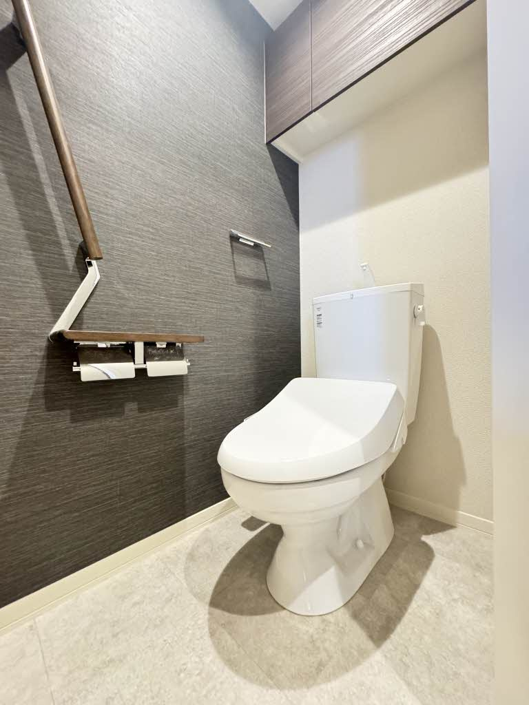 モンレーヴ本町のトイレ|落ち着いた色調のトイレです
