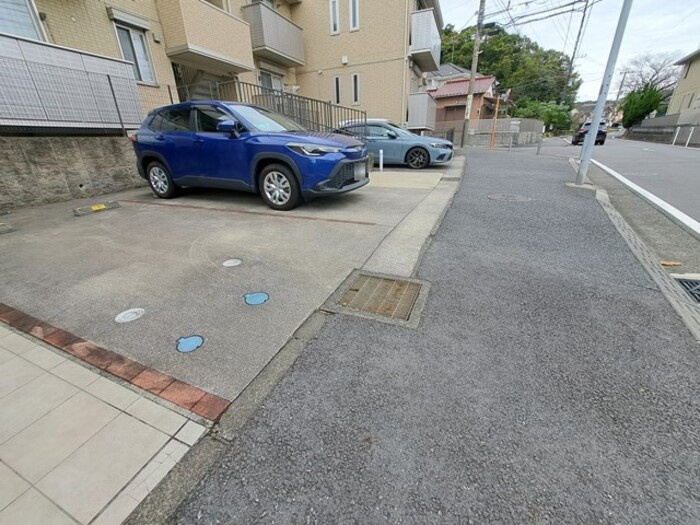 サンハイツ小菅ヶ谷の駐車場|駐車場