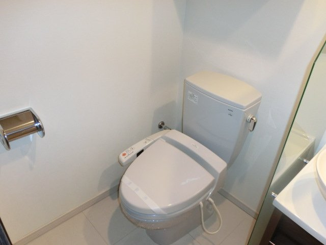 大阪市中央区安堂寺町２丁目の賃貸マンションのトイレ