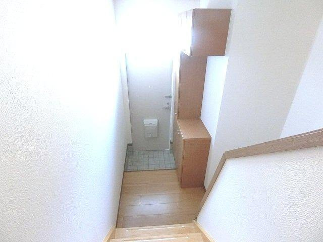 本今ガーデンスクエアＢの玄関