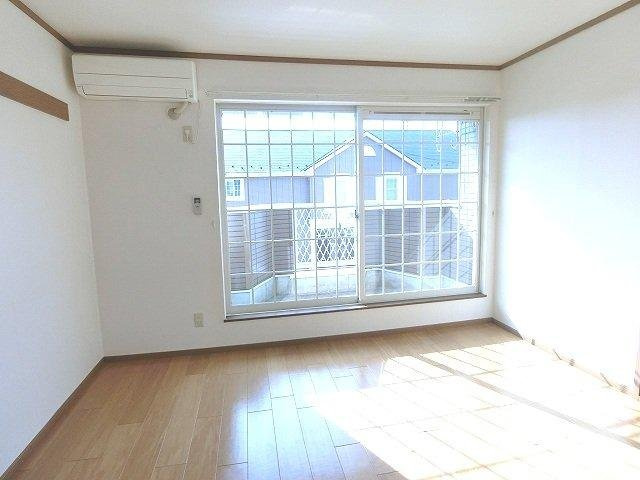 本今ガーデンスクエアＢの居間・リビング