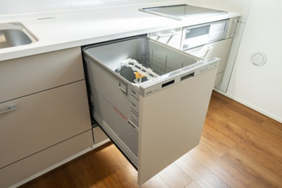 【設備】 | 本庄市日の出2丁目フルクラシルＤ棟 | 「深型」キッチン。「浅型」キッチンと比較して洗える量が多いのはもちろん、使用頻度も減らせるのが大きなポイント。