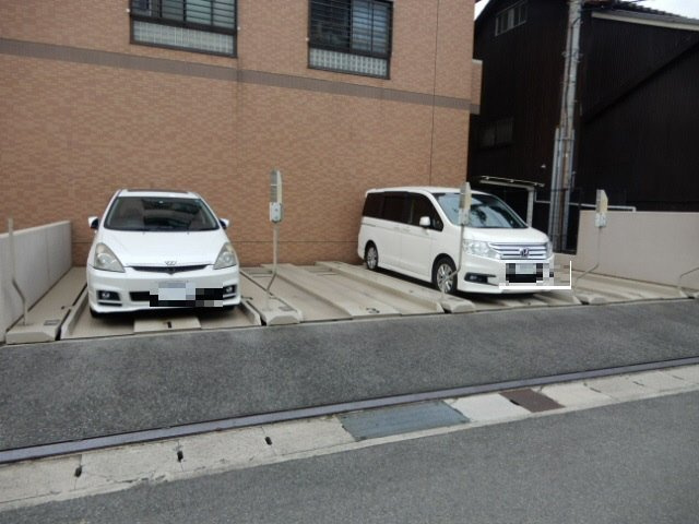 プレステージ飾磨駅前Ⅲの駐車場