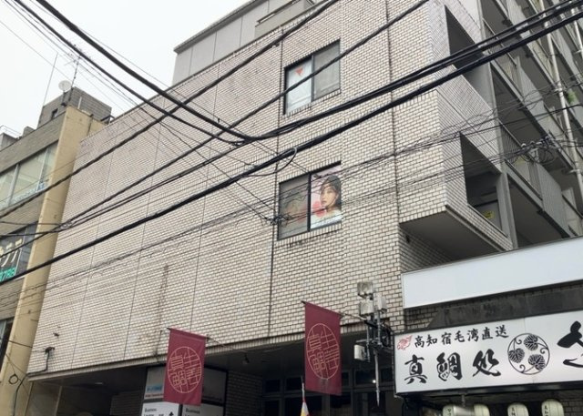 【外観】 | 店舗 | 隣家の土地はどうなっているのか、生活利便施設が近くにあるのか、学校まで近いかなど、お客様のライフスタイルにあわせたイメージが重要です。また、近くにあると困る施設が近くにないかも確認するといいでしょう。