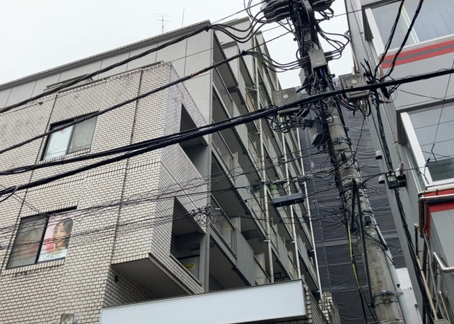 【外観】 | 店舗 | 家を建てる前提で土地を探している場合、地盤の丈夫さは譲れない条件の一つです。地盤が脆弱だと追加工事が必要となります。また、過去に地盤沈下や液状化現象を起こした土地は、できるだけ避けた方がいいでしょう。