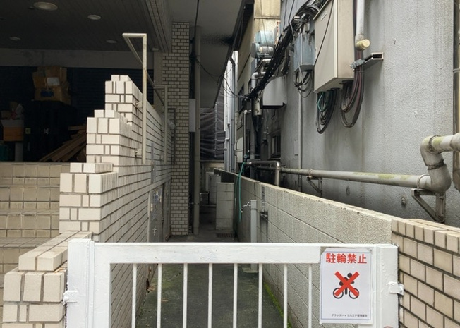 【外観】 | 店舗 | 人が暮らすうえで日光は大切な要素となります。日当たりの良さは譲れないポイントですね。併せて近くに大きな建築物の建築予定がないか、あるいはそれが可能な土地が近くにないか事前に確認することもお勧めします。