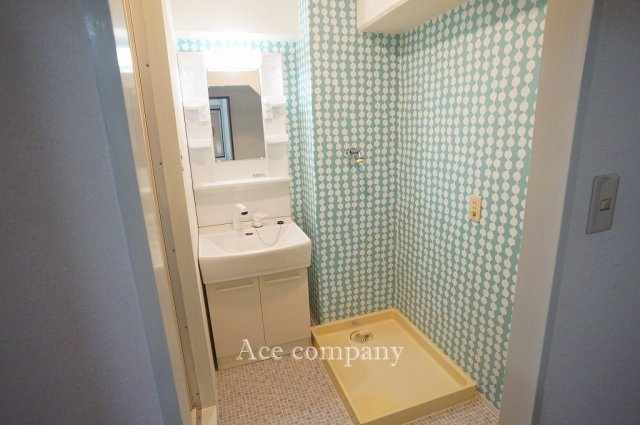 【居間・リビング】 | 太平パシフィック桑津 | 【DK：8帖】ダイニングの勝手口からもバルコニーに出入りできます☆