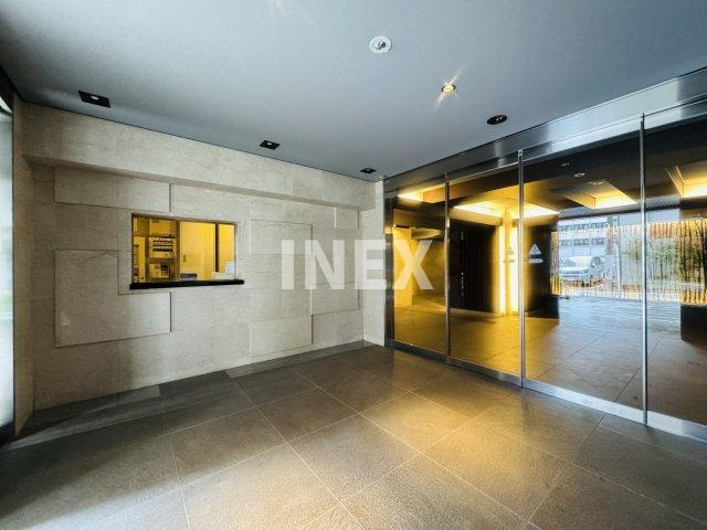 横浜市神奈川区鶴屋町２丁目の賃貸マンションのエントランス