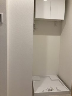 【ランドリースペース】 | 鶯谷永谷マンション | 収納棚付のランドリースペース！