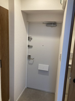 【玄関】 | 鶯谷永谷マンション | 大きなシューズクローゼット付きの玄関！