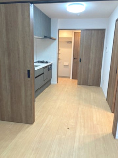 【居間・リビング】 | 鶯谷永谷マンション | 洋室と繋げて約10畳のお部屋としても使用可能、可動式間仕切りつき！