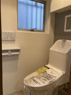 【トイレ】 | 鶯谷永谷マンション | 窓付きの清潔なトイレ！