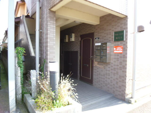 調布市小島町２丁目の賃貸マンションのエントランス