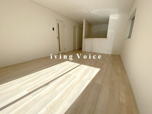 【居間・リビング】 | 【仲介手数料０円】平塚市徳延第8　新築一戸建て　1号棟　全2棟 | 平塚市徳延第8　新築一戸建て　全2棟