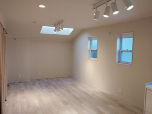 【居間・リビング】 | ご自宅から現地まで、当社スタッフがお車にて、「お迎え・お送り」をしております。ぜひお気軽にお問い合わせくださいませ♪