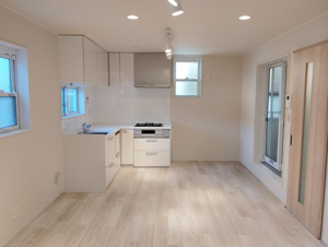 【居間・リビング】 | ご自宅から現地まで、当社スタッフがお車にて、「お迎え・お送り」をしております。ぜひお気軽にお問い合わせくださいませ♪