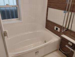 【浴室】 | ご自宅から現地まで、当社スタッフがお車にて、「お迎え・お送り」をしております。ぜひお気軽にお問い合わせくださいませ♪